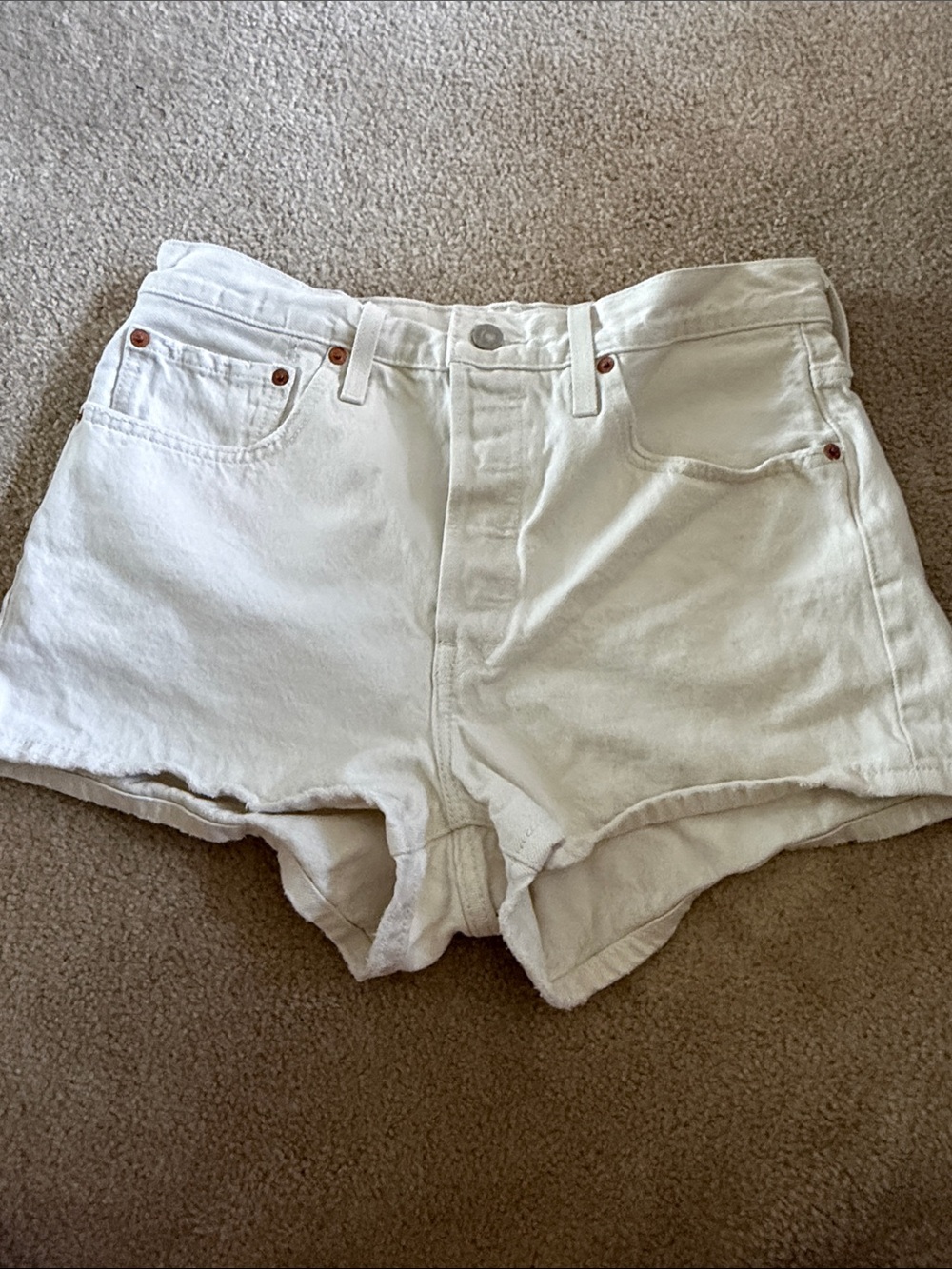 Levi's 501 White High-Rise Denim Shorts - Picture 3 of 5